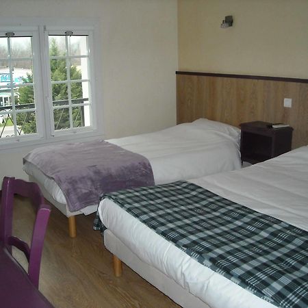 Hotel Ecusson Saint-Hilaire-de-Brethmas Buitenkant foto