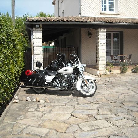 Hotel Ecusson Saint-Hilaire-de-Brethmas Buitenkant foto
