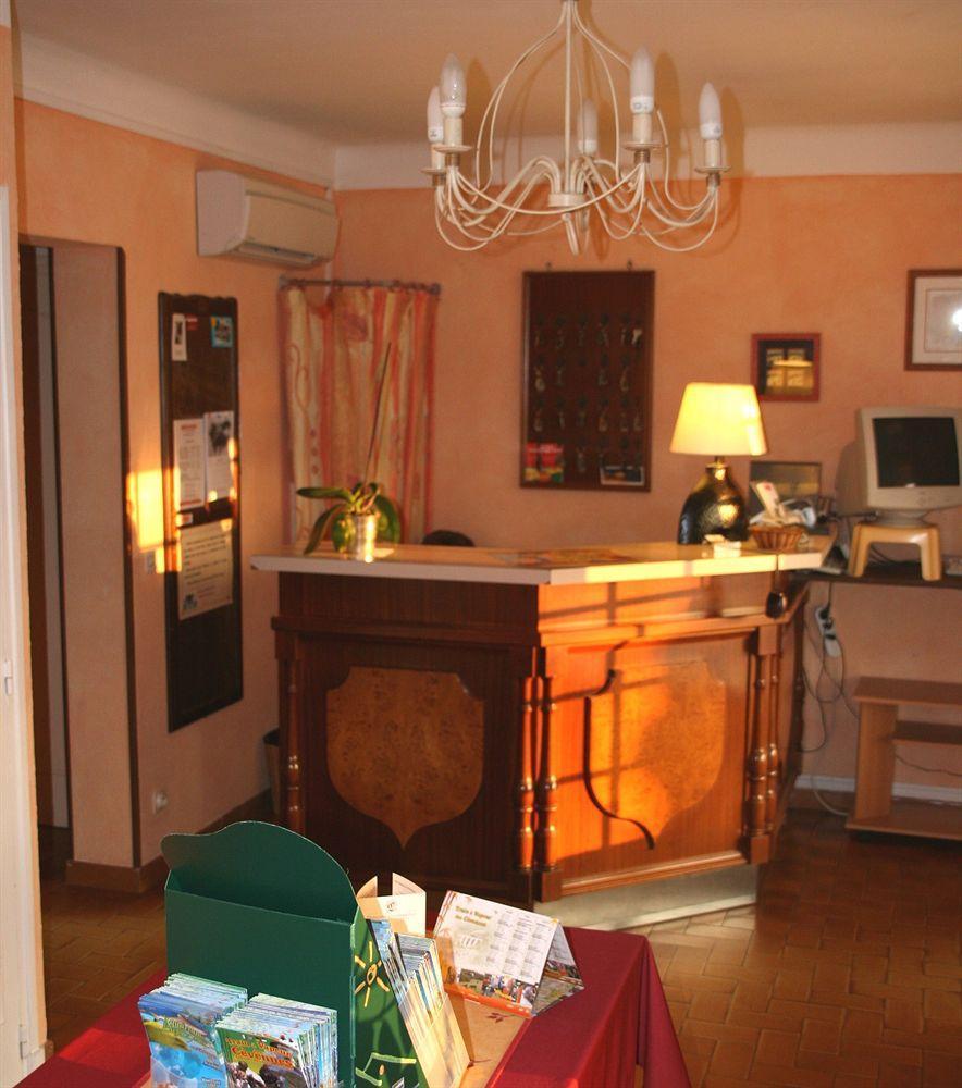 Hotel Ecusson Saint-Hilaire-de-Brethmas Buitenkant foto