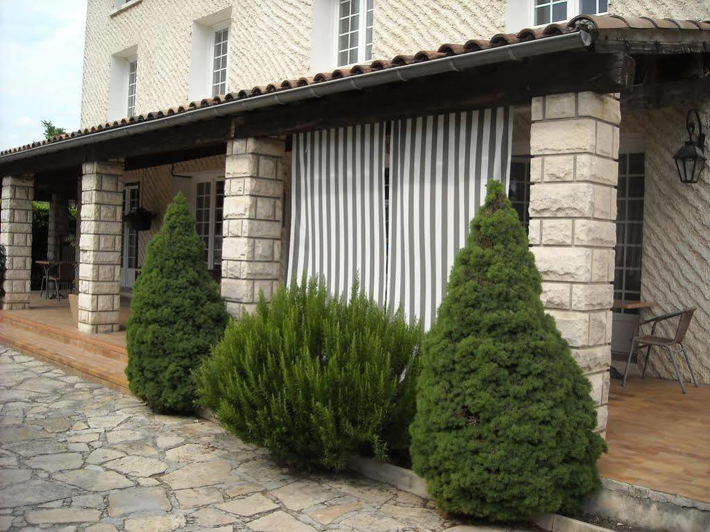 Hotel Ecusson Saint-Hilaire-de-Brethmas Buitenkant foto