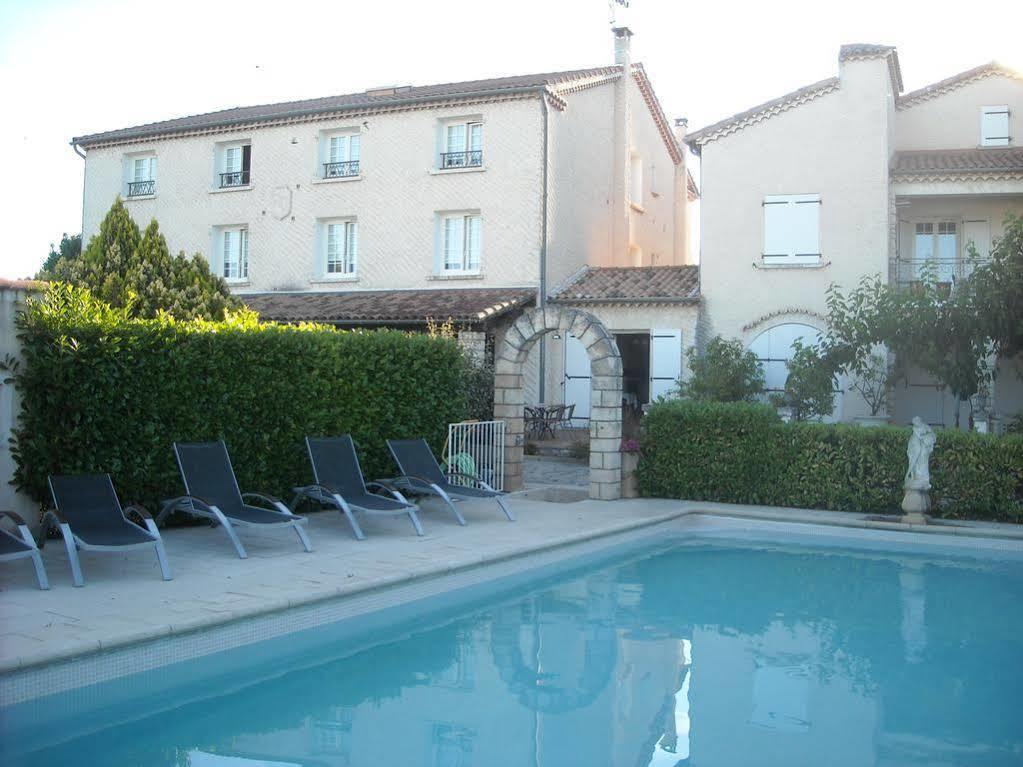 Hotel Ecusson Saint-Hilaire-de-Brethmas Buitenkant foto